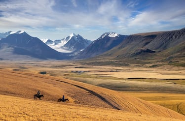 nque se considera principalmente un país de Asia Central, una pequeña parte de su territorio se extiende al oeste del río Ural, ubicándolo geográficamente en Europa.