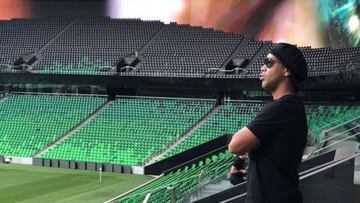 Ronaldinho promociona un estadio no será sede del Mundial