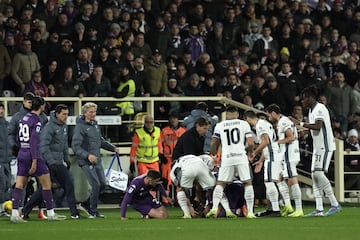 Edoardo Bove, de la Fiorentina, se desplomó al suelo durante el partido entre Fiorentina e Inter