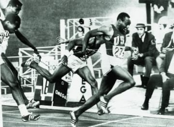 Juegos Olímpicos de México 1968. El estadounidense Jim Hines se convirtió en el primer hombre en correr los 100 metros por debajo de los 10 segundos. Hines ganó con 9,95. Su récord estuvo vigente hasta 1983.