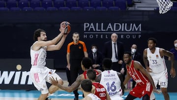 Sergio Llull lanza durante el Real Madrd - Bayern Múnich de la 6ª jornada de la Euroliga.
