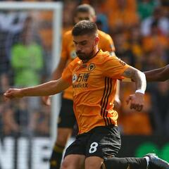 Abraham ruge con un hat-trick y ya es pichichi de la Premier