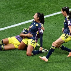 Listen to the emotion of this Brazilian reporter when Manuela Vanegas scores