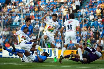 En el juego de semifinales entre Cruz Azul y Monarcas del Apertura 2009, la carrera de Joel Huiqui quedó marcada por una acción mal habida que benefició a La Máquina. Huiqui se quedó tendido cerca del área chica de José de Jesús Corona, el rebote le había quedado franco a Wilson Tiago para que la metiera al fondo, pero no contó con que 'HuiquiDios' le iba a desviar la esférica con la mano, situación que no vio el silbante Paul Delgadillo y no se terminó por señalar infracción alguna. Desde entonces, a ese embuste de Huiqui se le conoce como la 'Muertiña' o la 'Huiquiña"