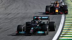 Lewis Hamilton (Mercedes W12) y Max Verstappen (Red Bull RB16B). Sao Paulo, Brasil. F1 2021.