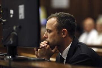 Continua el juicio al atleta sudafricano Oscar Pistorius, acusado de matar a tiros a su novia, la modelo Reeva Steenkamp.