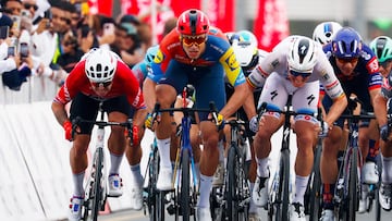 Fernando Gaviria cruza quinto en Umm Al Quwain