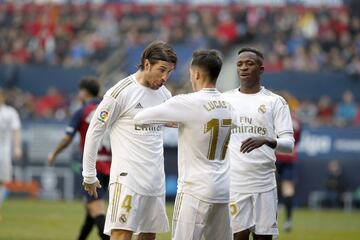 Los jugadores del Real Madrid celebran el 1-3 de Lucas Vázquez al Osasuna. 