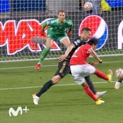 El Barça le debe una y bien grande: el 'favorazo' de Neuer en una acción grandiosa