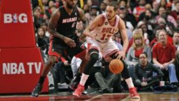 Joakim Noah (Chicago Bulls) ante LeBron James (Miami Heat).