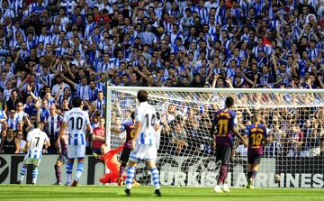 Aritz Elustondo absolutely batters home the opening goal for Real Sociedad.