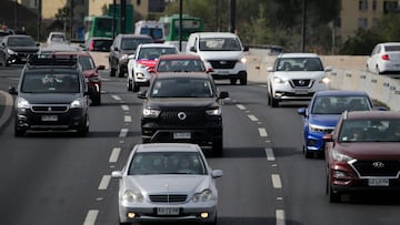 Evite las sanciones y no coloque este tipo de grabado en los vidrios de su auto: no estará permitido en Chile