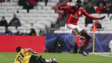 Benfica&#039;s Alfa Semedo, in air, is challenged by AEK&#039;s Erik Moran during the Champions League group E soccer match between Benfica and AEK Athens at the Luz stadium in Lisbon, Wednesday, Dec. 12, 2018. (AP Photo/Armando Franca)