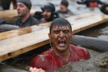 La carrera Tough Guy, se celebra desde 1987 en Inglaterra y desafía a sus participantes a recorrer 15km llenos de los obstáculos, donde hasta los más expertos se quedan en el camino.