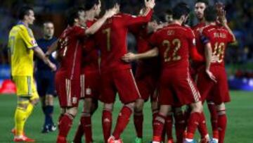 Los jugadores de la Selecci&oacute;n celebran el gol de Morata.