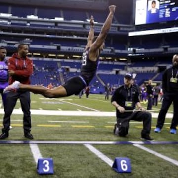 Byron Jones, CB de UConn. impresionó en la Combine previa al draft.