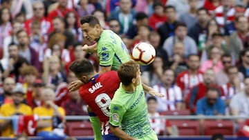 Canales y Guardado, ante el Atlético.