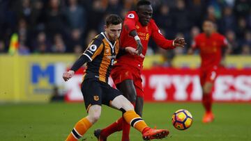 Liverpool cae ante Hull City y Chelsea ya se prueba la corona