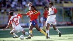 Red&iacute;n y la camiseta con la que marc&oacute; el primer gol de Colombia en el Mundial de Italia 90. El 1-0 ante Emiratos &Aacute;rabes.