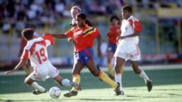 Redín y la camiseta con la que marcó el primer gol de Colombia en el Mundial de Italia 90. El 1-0 ante Emiratos Árabes.
