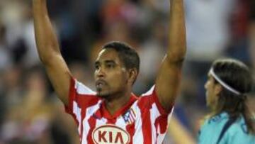 <b>SIN SITIO. </b>Cléber celebra un gol ante el Almería en el Calderón.