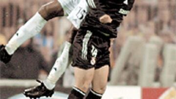 <b>GRAN DIRECTOR. </b>El canterano fue el motor del Madrid. En la imagen, en pugna con el brasileño Rincón.