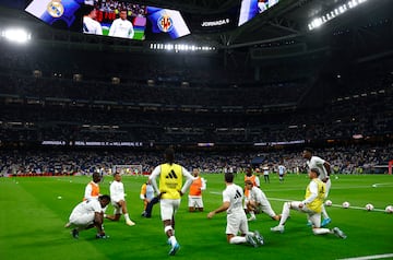 La aficin madridista jug su papel asistiendo y llenando el Santiago Bernabu ante un rival complicado, sabiendo que los tres puntos eran obligatorios para meter presin al Barcelona en la lucha por el liderato. 

REUTERS/Susana Vera