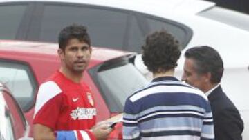 TAN PANCHO. Diego Costa, ayer tras el entrenamiento con su equipo, el Atl&eacute;tico.