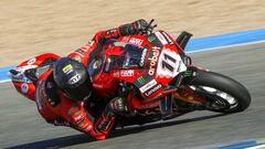 Niccolo Bulega, con la Ducati en el test de SBK en Jerez.