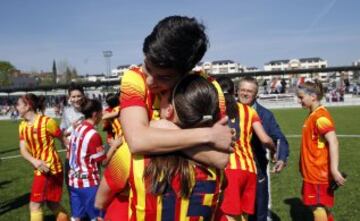 El Barcelona femenino siempre ha sido una potencia. Han conseguido los campeonatos de Liga de las temporadas 2011-2012, 2012-2013, 2013-2014 y 2014-2015. 
En la imagen, la celebración de la Liga del 2014 después del partido contra el Atlético.
 