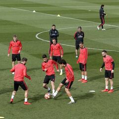 El Madrid se entrena con media hora de retraso: posible reunión dentro del vestuario