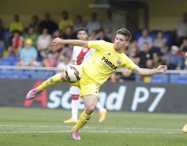 Luciano Vietto llegó a Europa para jugar en el Villarreal la temporada 2014–15, donde vivió su mejor momento en España. Disputó 48 partidos oficiales y anotó 20 goles, destacando en la Europa League y convirtiéndose en uno de los máximos goleadores del torneo. Su rendimiento explosivo lo convirtió en una de las revelaciones del curso y despertó el interés de grandes clubes europeos.