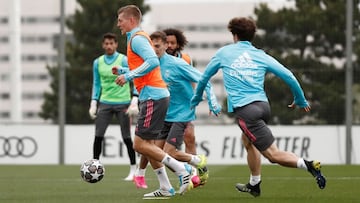 Kroos, en la sesi&oacute;n de este domingo en Valdebebas.