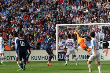 Ronaldo's header beats Kameni to put Madrid ahead.