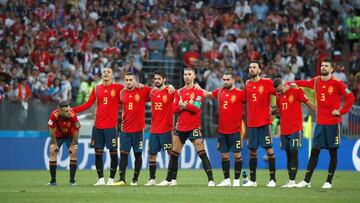 397. MOSCÚ (RUSIA), 01/07/2018.- Jugadores españoles se conjuran en los penaltis durante el partido España-Rusia, de octavos de final del Mundial de Fútbol de Rusia 2018, en el Estadio Luzhnikí, Rusia, hoy 1 de julio de