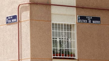 La esquina más futbolera de la capital: el lugar donde se cruzan la Calle Real Madrid y la Calle Atlético de Madrid