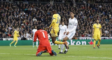 Blaise Matuidi makes it 0-3 and draws the tie after a huge mistake from Keylor Navas.