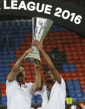 El Sevilla campeón de la Europa League. Rami y N'zonzi.