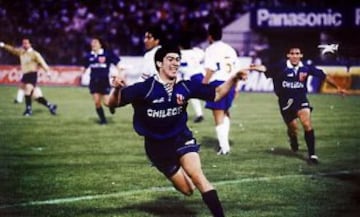 El 'Matador' entró en la historia azul el 4 de diciembre de 1994, luego de marcar el gol del 1-0 sobre la UC que le permitió a la U pasar a la UC en la tabla a falta de tres fechas para el final. Así luego la U conquistó el título tras 25 años.