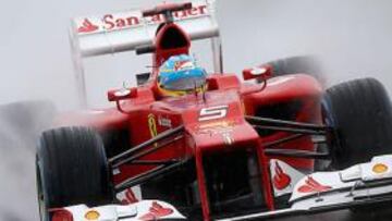 <b>CONDICIONES CRÍTICAS. </b>La pole conseguida por Fernando Alonso tuvo el mérito añadido de la intensa lluvia que cayó sobre Silverstone durante la calificación.