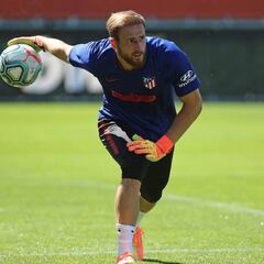 A Oblak se le va el Zamora: cinco partidos para un desafío histórico