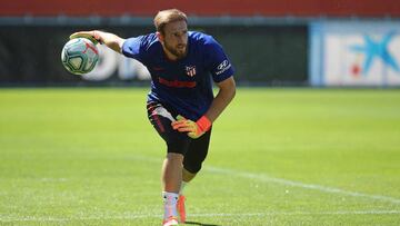 Oblak, en un entrenamiento del Atl&eacute;tico en el Cerro.