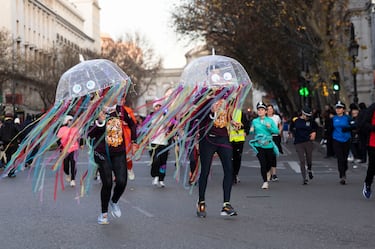Mucho humor, alegría y disfraces en la carrera popular de la San Silvestre Vallecana. 