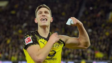 With Alaba leaving and Rüdiger’s future uncertain, Madrid looks to the Borussia Dortmund star as their next defensive cornerstone.