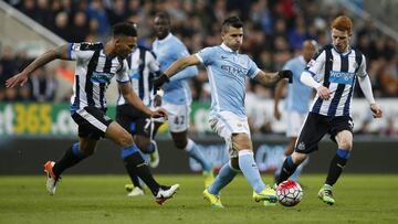 Ag&uuml;ero durante el partido.