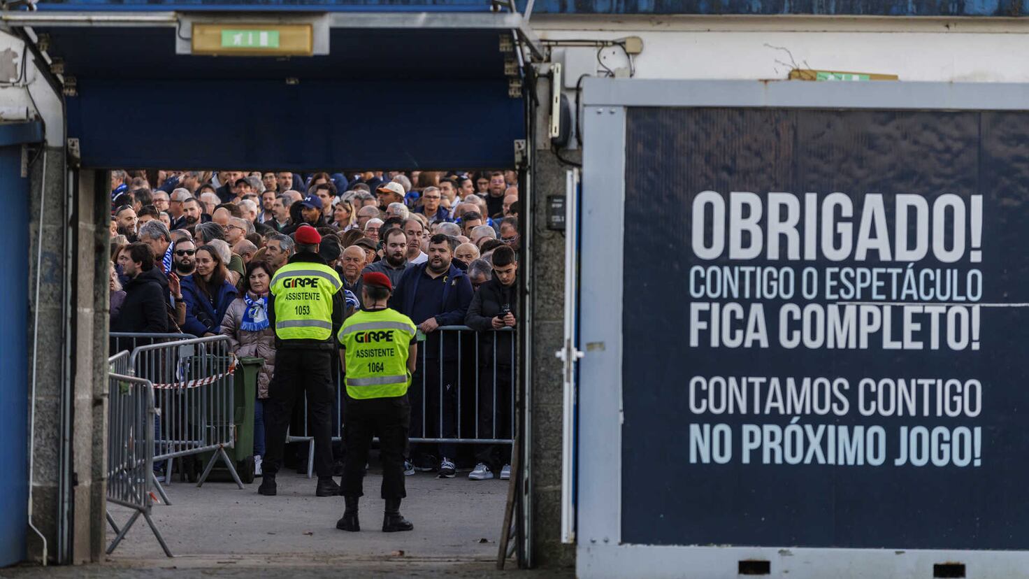 Batalla campal con seis heridos y la suspensión del FamaliçaoSporting