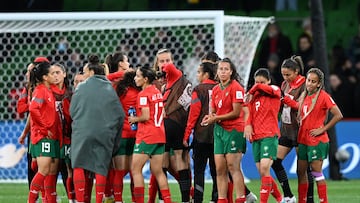 Melbourne (Australia), 24/07/2023.- Moroccan players exit the field after losing the FIFA Women's World Cup group H soccer match between Germany and Morocco in Melbourne, Australia, 24 July 2023. (Mundial de Fútbol, Alemania, Marruecos) EFE/EPA/JAMES ROSS AUSTRALIA AND NEW ZEALAND OUT EDITORIAL USE ONLY
