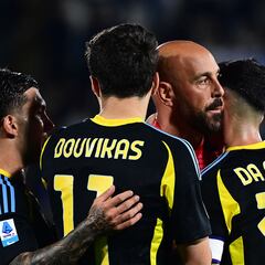 Pepe Reina dice adiós al fútbol con una roja y el Inter, al título