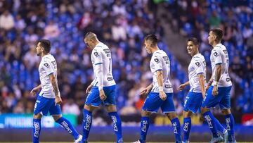 Aficionados de Rayados protestan contra jugadores y directivos