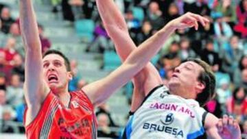 <b>CANDIDATOS. </b>El Alta Gestión Fuenlabrada y el Bruesa empatan a seis triunfos, pero los madrileños tienen más opciones por el basket-average.